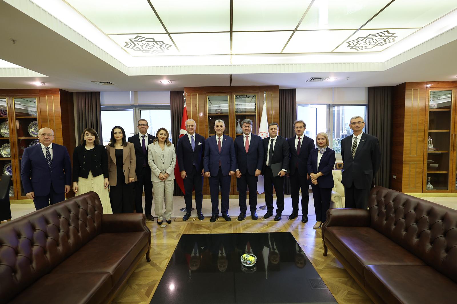 TÜİB "Körpü" layihəsi çərçivəsində Türkiyə Ticarət Naziri Ömər Bolat ilə görüşüb.